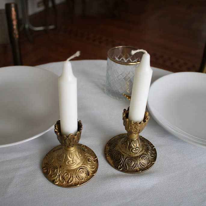 White Shabbat Taper Candles - 3 Hour - 12 Pack